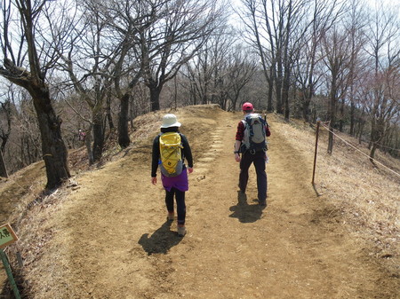 陣馬山へ(2011.4.2)