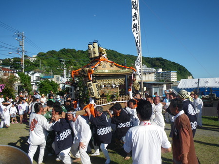 海辺のお祭見物