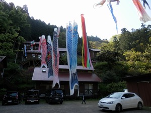 駐車場にはこいのぼり