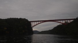遊覧船から見た橋